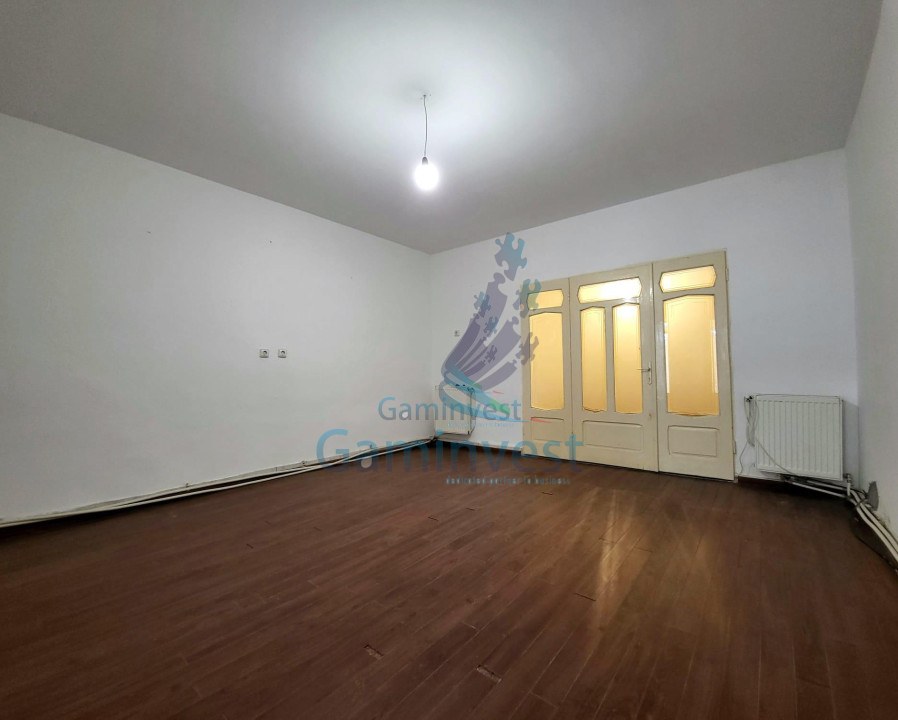 Apartament la casa cu 2 camere, central, Oradea