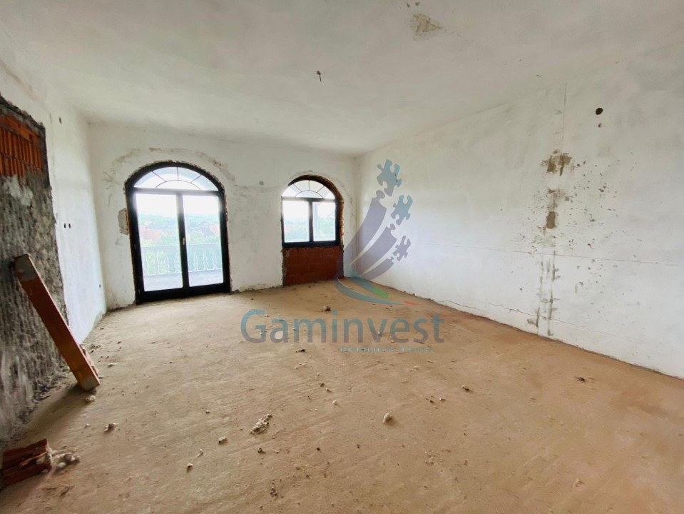 Building for sale for hotel development, 50 km from Oradea, Bihor