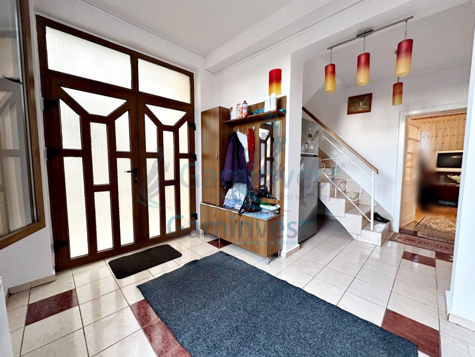 De vanzare cladire cu spatiu comercial si 2 apartamente in cartier Rogerius, Oradea, Bihor