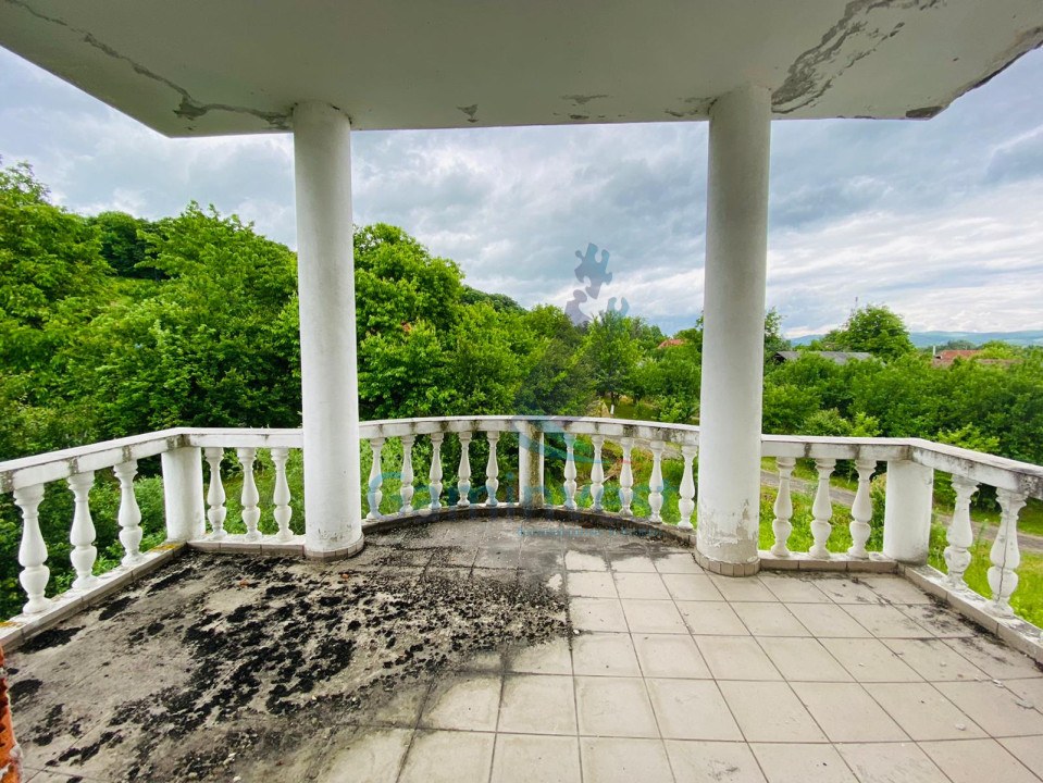 Building for sale for hotel development, 50 km from Oradea, Bihor