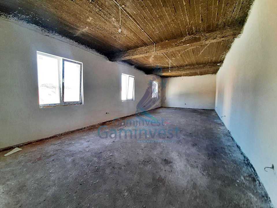 Building for rent, semi-central area, Oradea, Romania