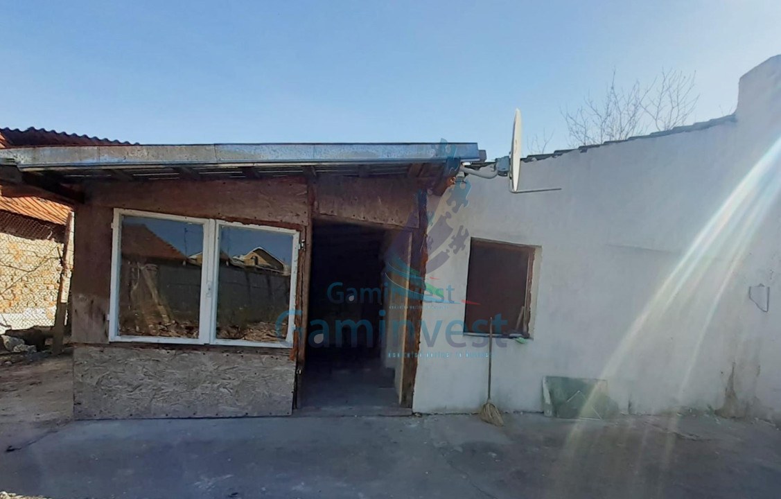 Teren de vanzare cu casa demolabila situat in zona Metro Oradea, Judetul Bihor
