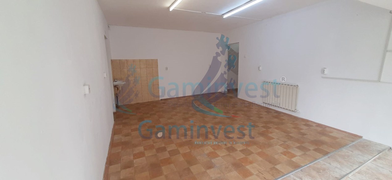 Doua proprietati - Spatiu comercial si apartament , Cartier Iosia, Oradea, Bihor