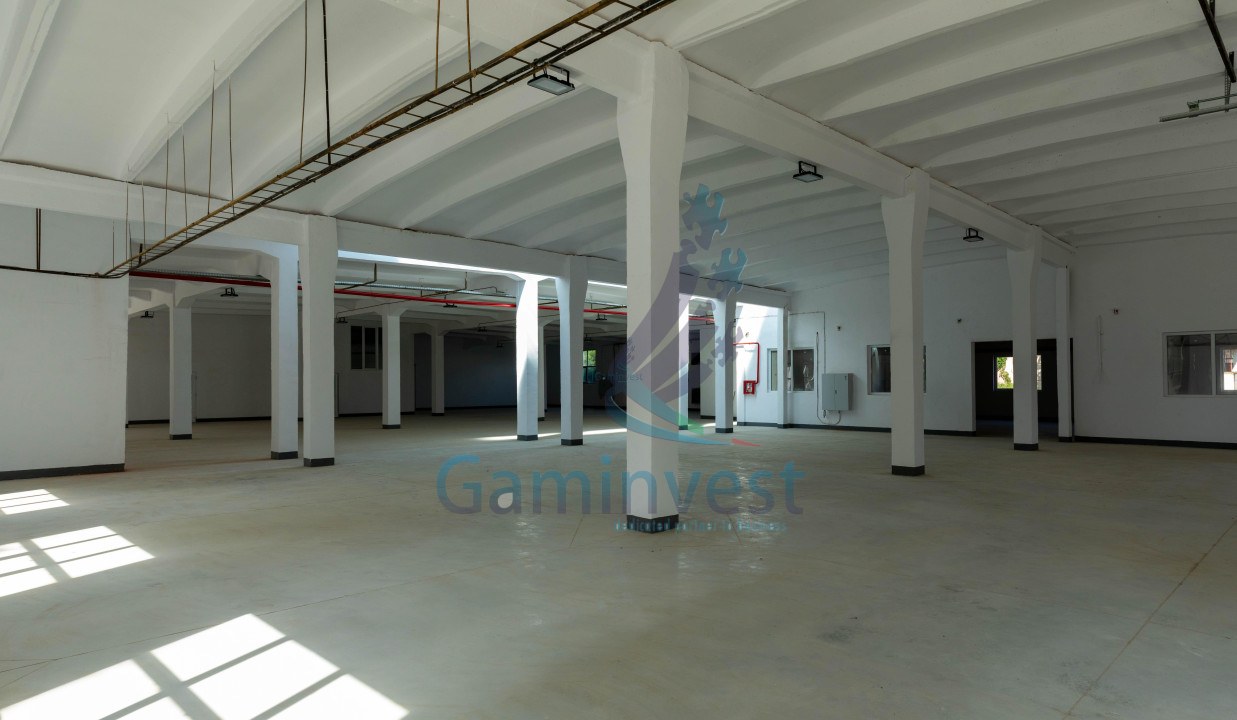 Spatiu comercial de inchiriat, pe 2 nivele, Marghita, Bihor