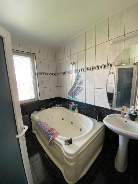 Vila cu piscina de vanzare, zona Olosig, Oradea, Bihor