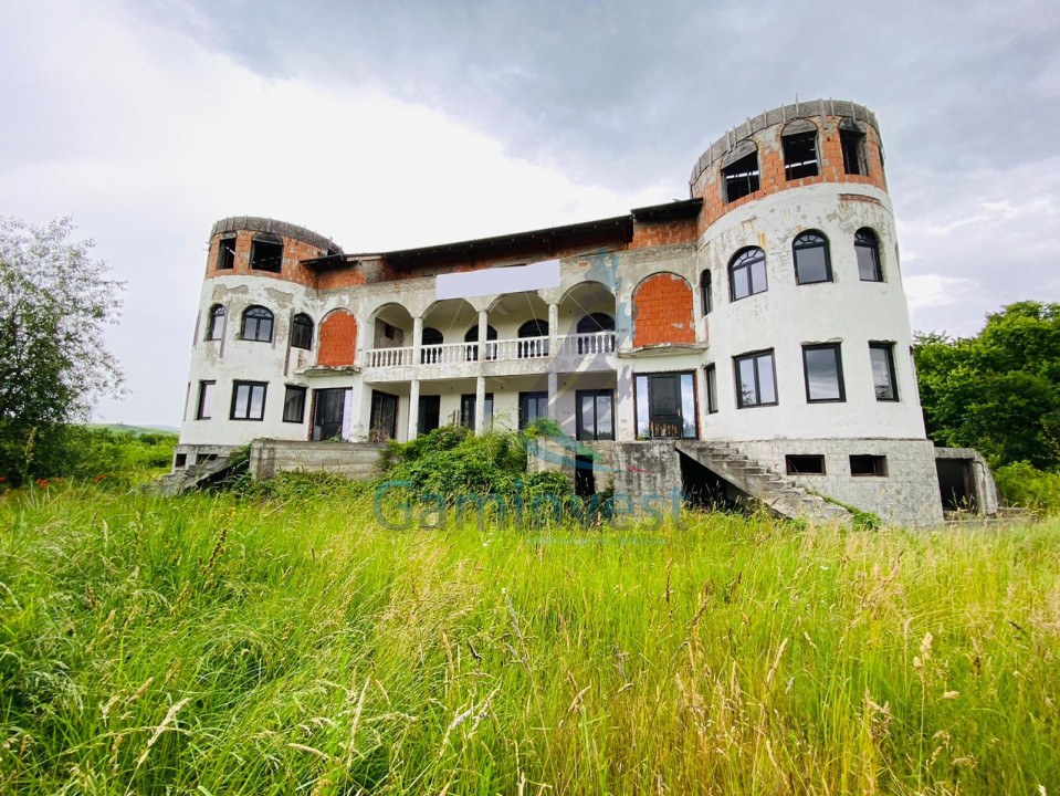 Building for sale for hotel development, 50 km from Oradea, Bihor