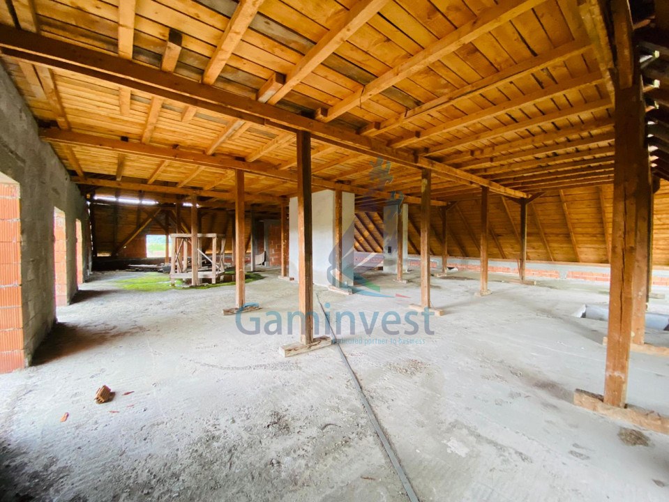 Building for sale for hotel development, 50 km from Oradea, Bihor