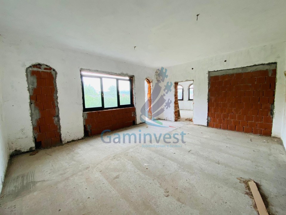 Building for sale for hotel development, 50 km from Oradea, Bihor