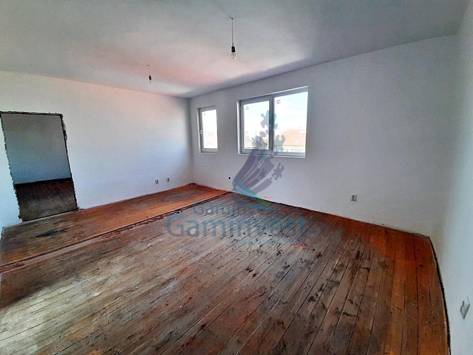 Building for rent, semi-central area, Oradea, Romania