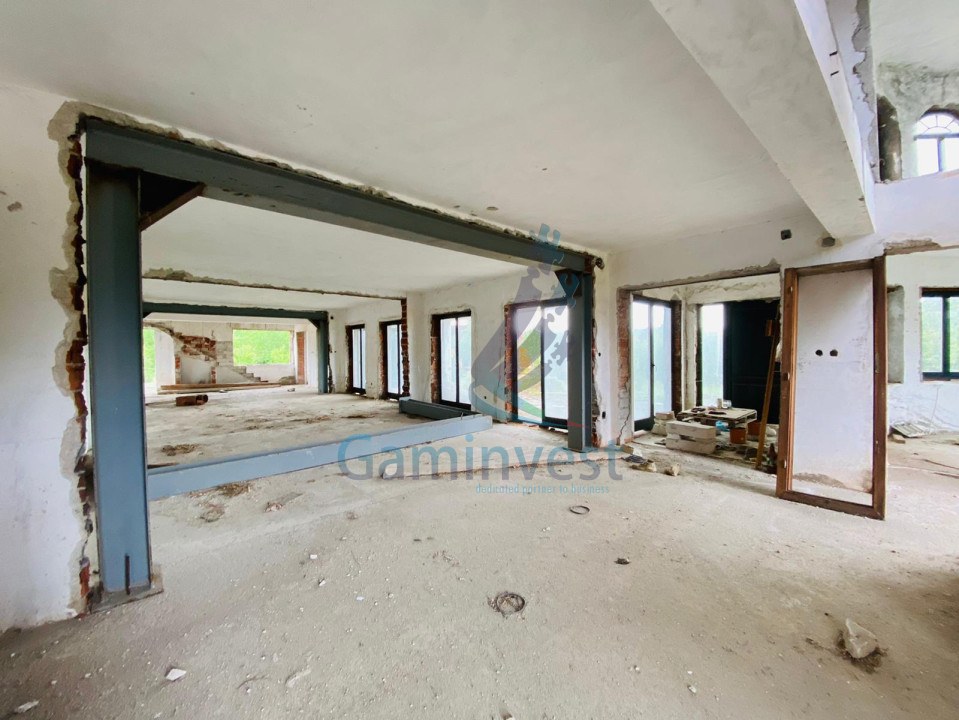 Building for sale for hotel development, 50 km from Oradea, Bihor