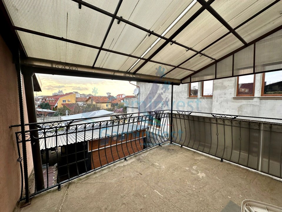 For sale! Building with commercial space and 2 apartments in Rogerius, Oradea, Bihor district