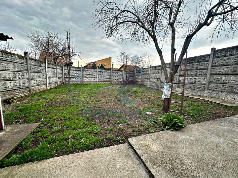 For sale! Building with commercial space and 2 apartments in Rogerius, Oradea, Bihor district