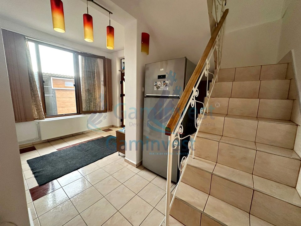 De vanzare cladire cu spatiu comercial si 2 apartamente in cartier Rogerius, Oradea, Bihor