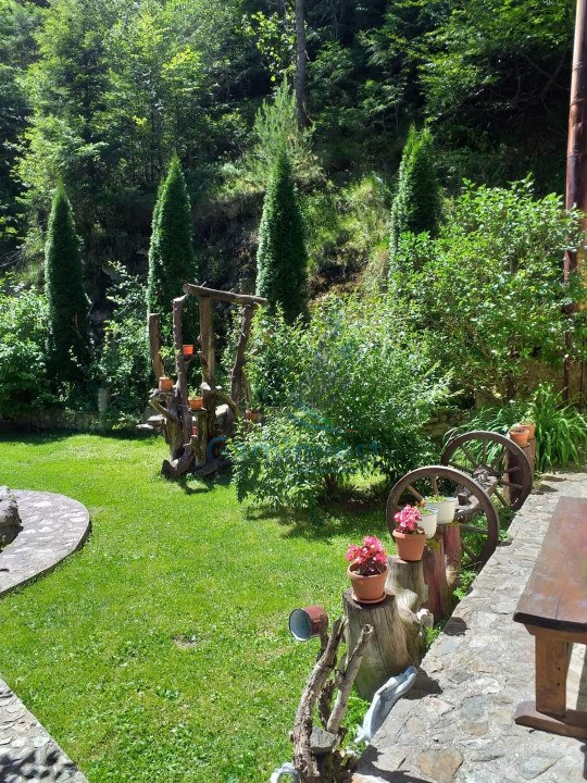 De vanzare cabana turistica cu 9 camere, 26 locuri, Muntii Apuseni, Cluj-Napoca, Cluj