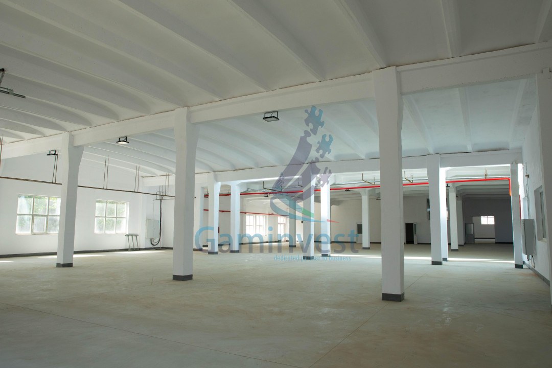 Spatiu comercial de inchiriat, pe 2 nivele, Marghita, Bihor