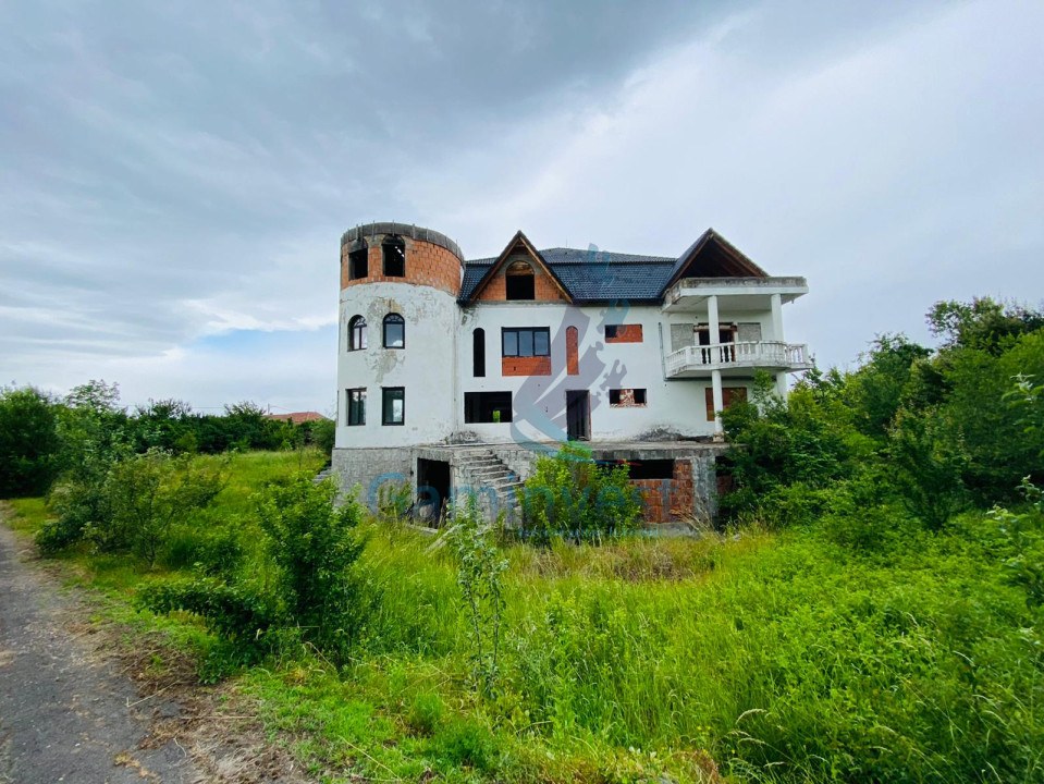 Cladire de vanzare pentru dezvoltare hotel, la 50 km de Oradea, Bihor