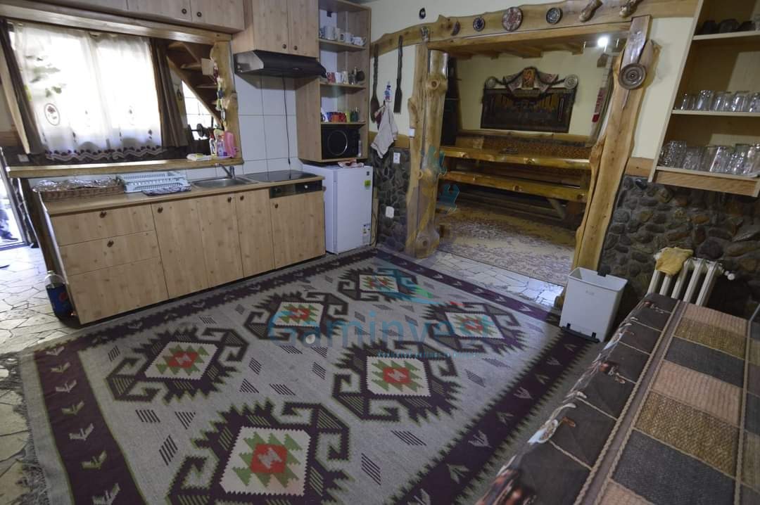 De vanzare cabana turistica cu 9 camere, 26 locuri, Muntii Apuseni, Cluj-Napoca, Cluj
