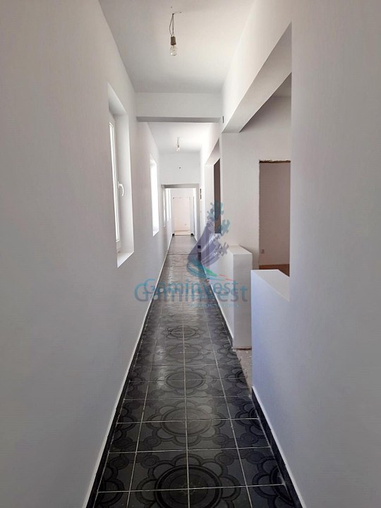 Building for rent, semi-central area, Oradea, Romania
