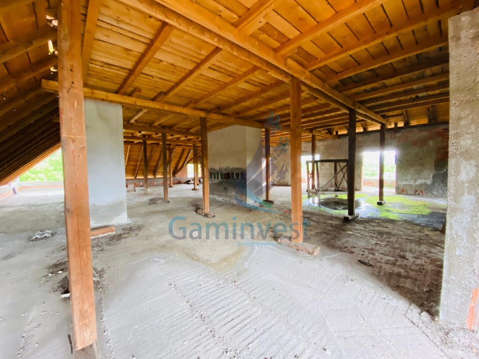 Building for sale for hotel development, 50 km from Oradea, Bihor